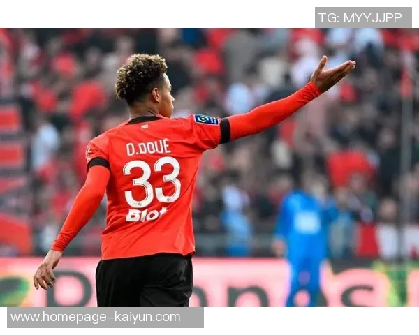 本泽马的传奇旅程：从法甲新星到世界足坛的璀璨巨星